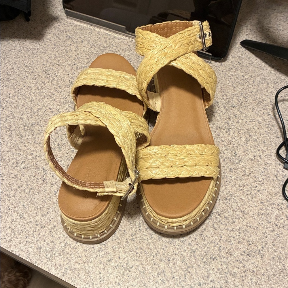 Universal Thread Tan Braided Sandals